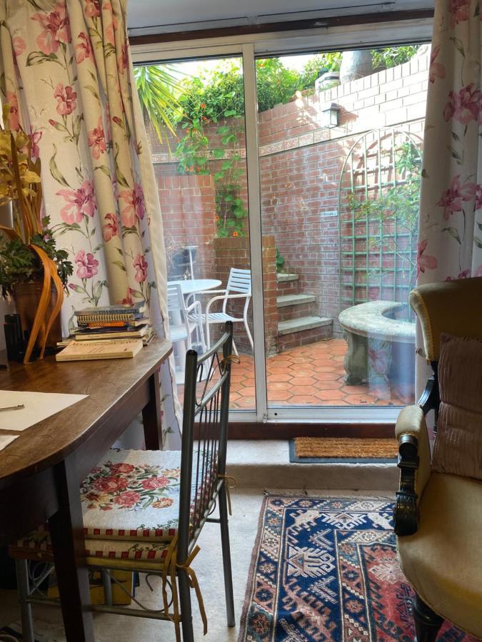 Chiswick Riviera With Free Parking Bed & Breakfast London Eksteriør bilde