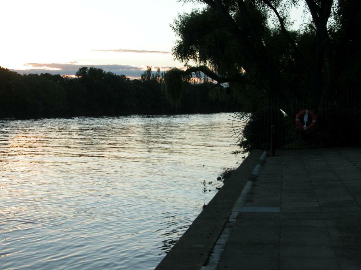Chiswick Riviera With Free Parking Bed & Breakfast London Eksteriør bilde